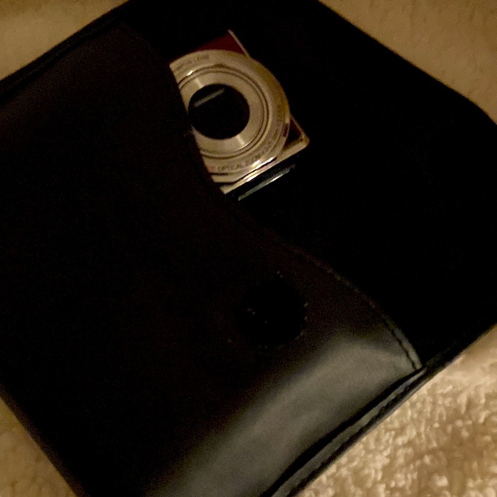 Gifted.  Olympus Digital Camera with all that came with it. Original cost $150. - Picture 5 of 9